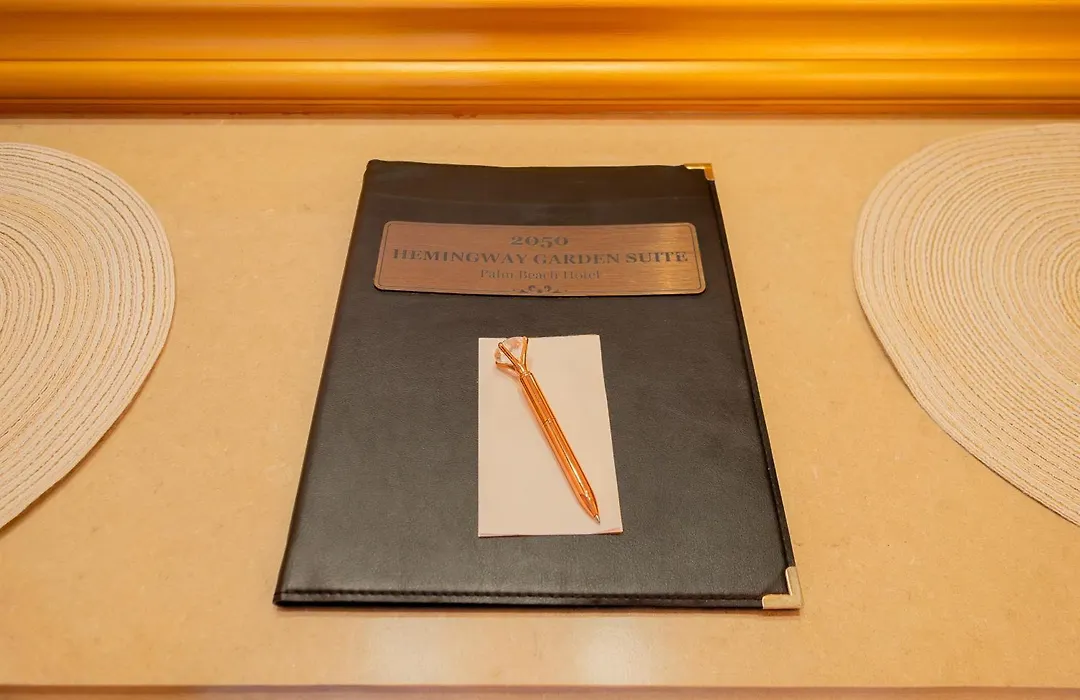 Hemingway Suites At Palm Beach Hotel Island-1